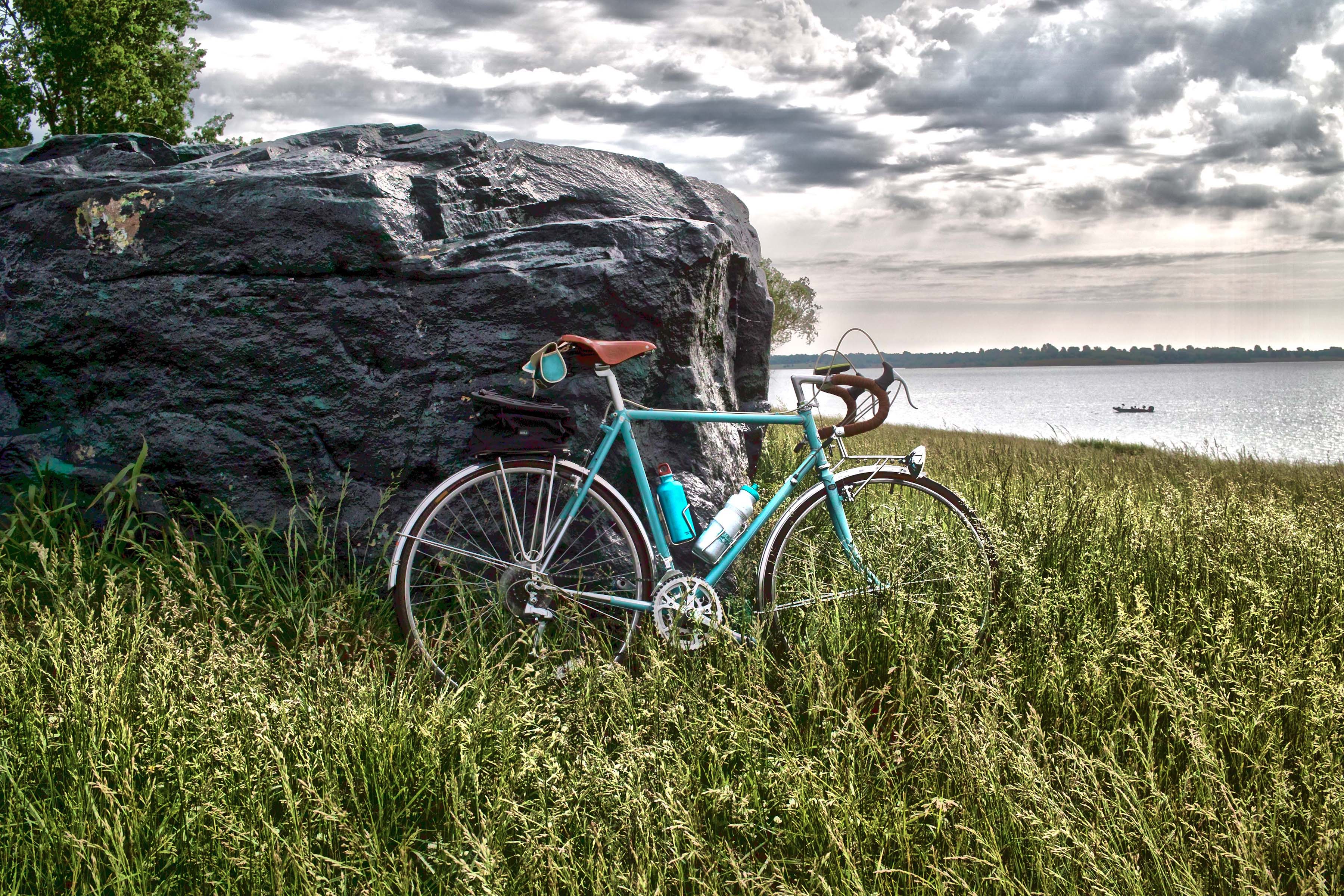 Cyclotouring astride a vintage randonneuse