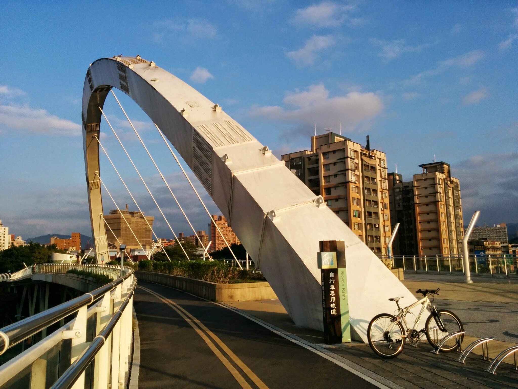 Tour de Taipei Riverside