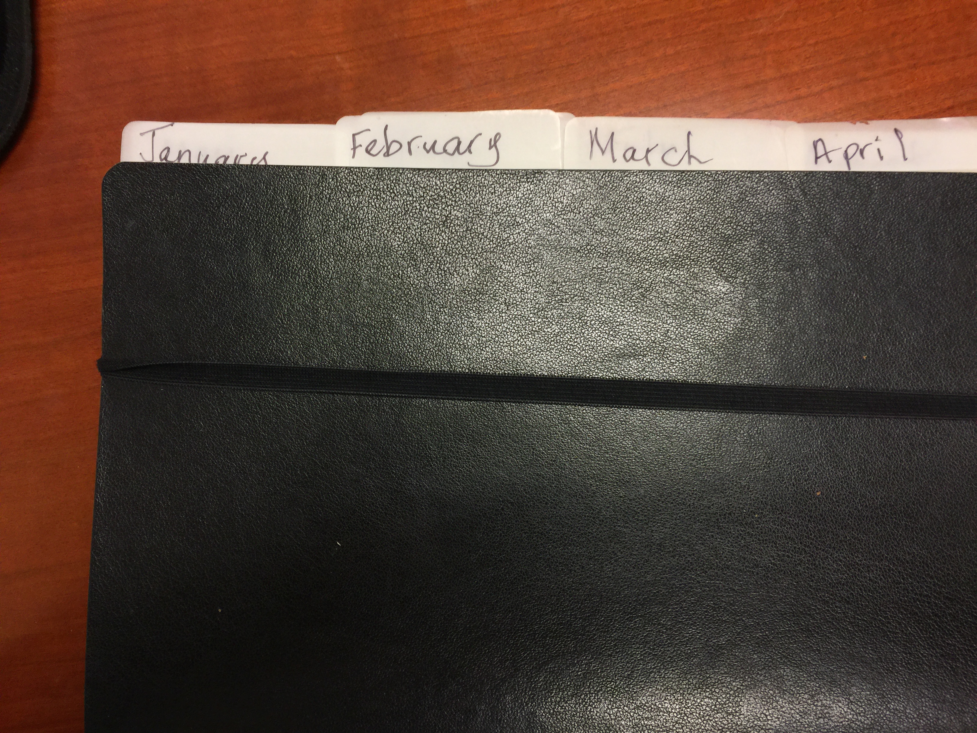 Monthly calendar tabs