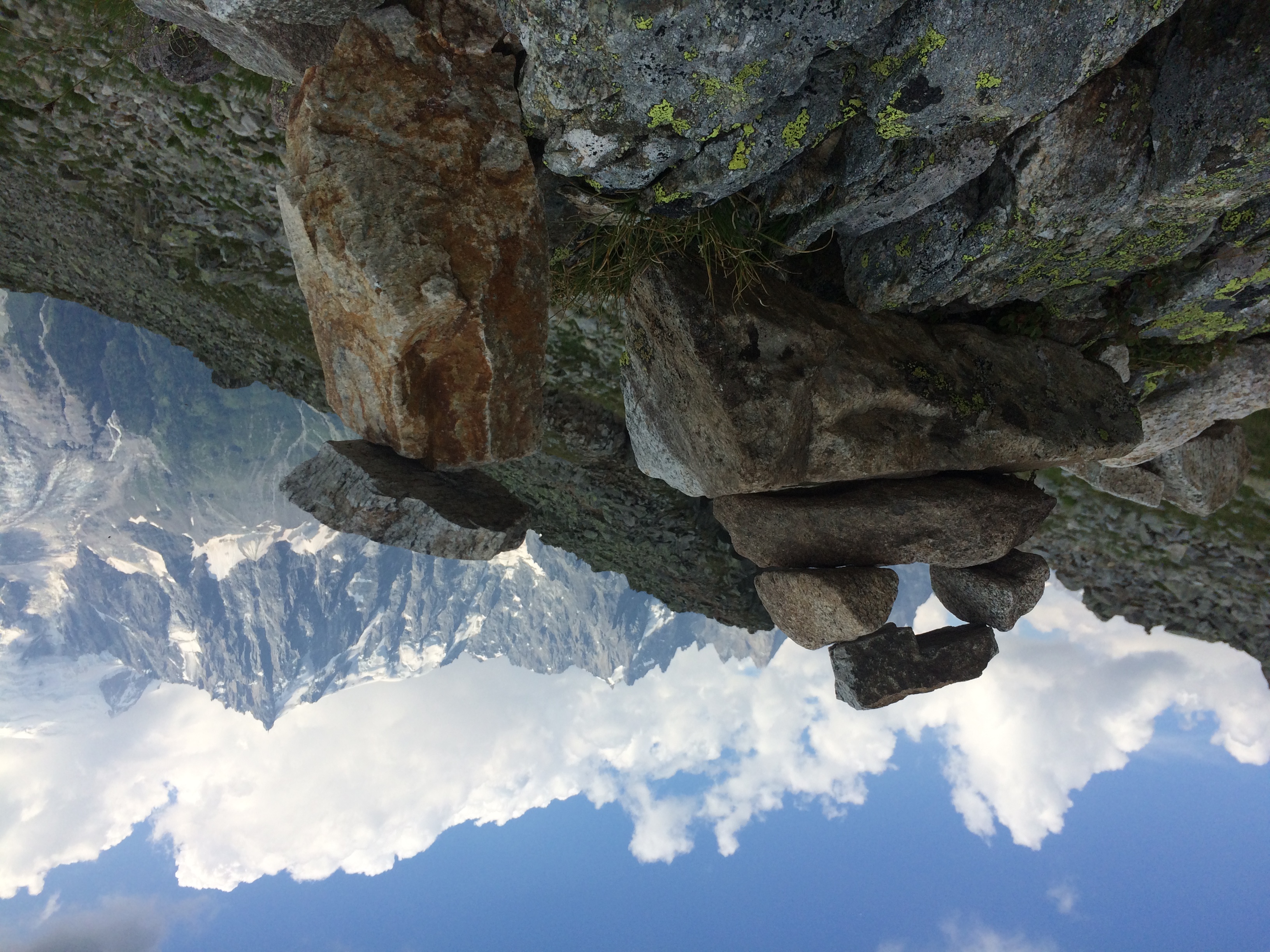 cairn, face à l’Aiguille du Midi